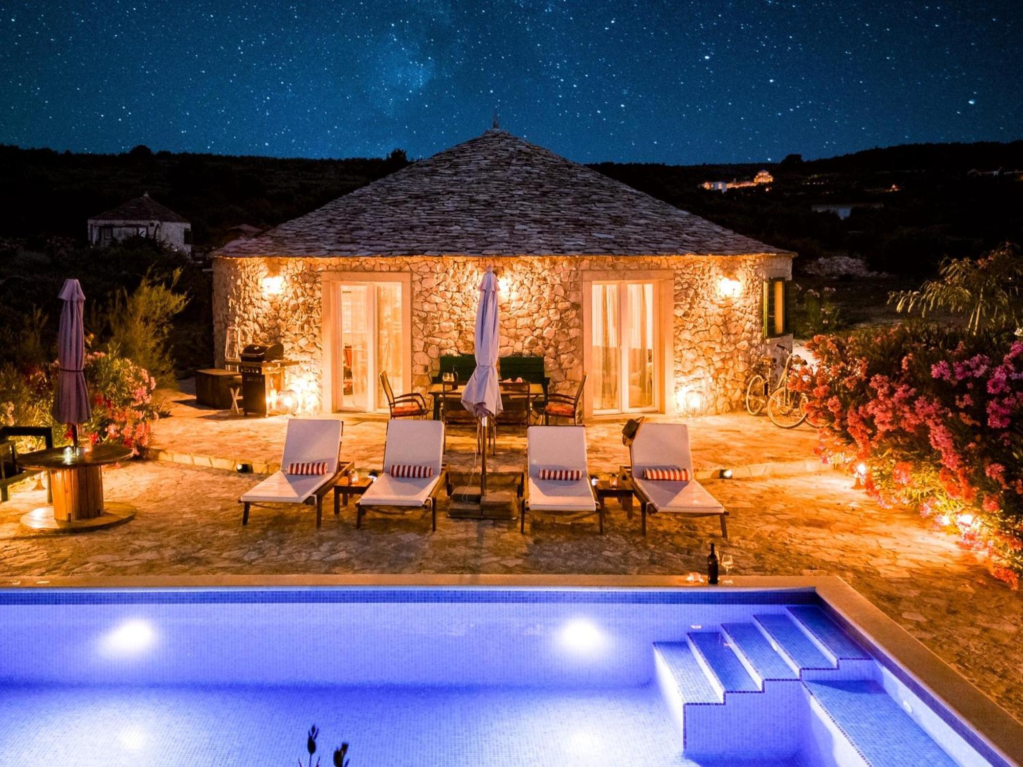 Island Getaway - Heritage House Mirca  Exterior photo
